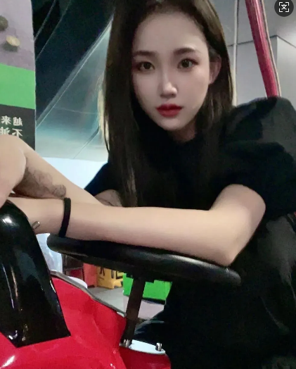 田女士 